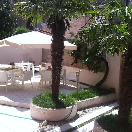 Hotel La Pergola Di Venezia 2*
